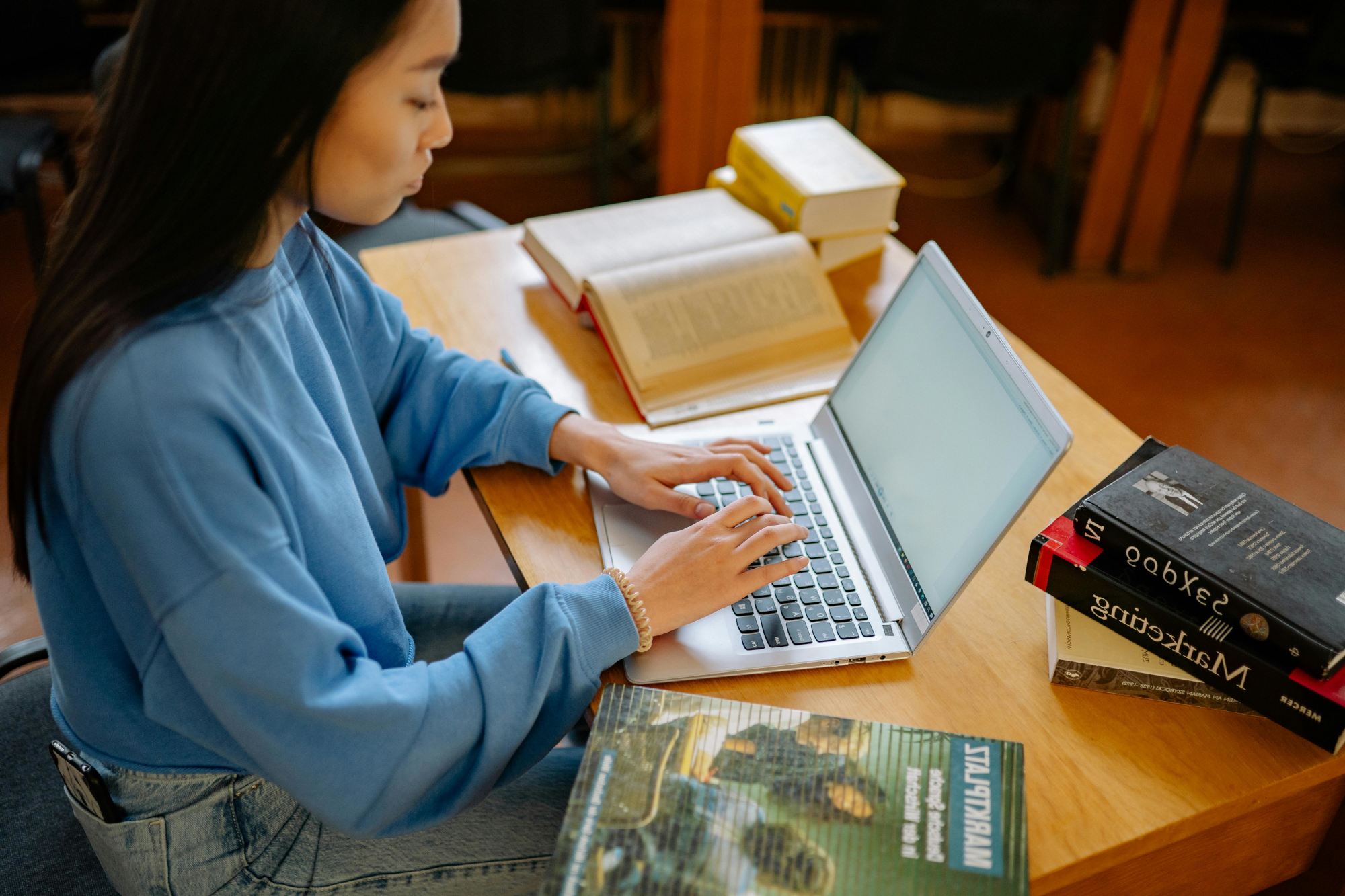 mulher trabalhando 8199250 mulher trabalhando 8199250